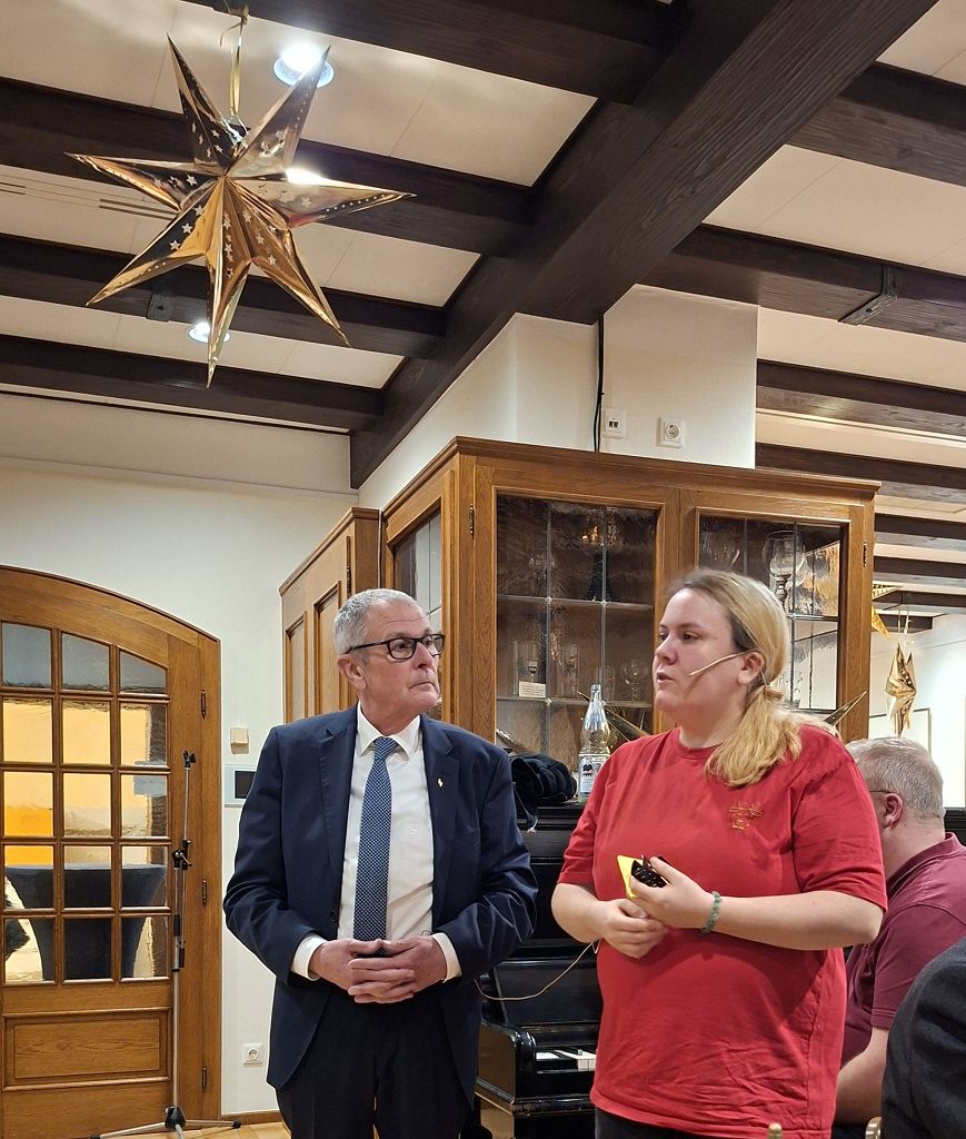 k 01.12.25 Adventsfeier 9 Ordensmeister und Frau Vowinkel